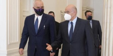 Pas vizitës së Ramës, Dendias: Dosja e detit në Hagë, pas 25 prillit