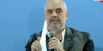 “Kemi vënë bast me…”/ Pse duhet të binte tërmeti që të ndërtoheshin shkolla të tilla? Rama përballet live, i përgjigjet pyetjes me spec të drejtoreshës dhe ja çfarë zbulon