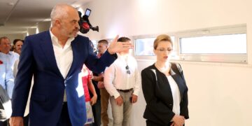 Rama ironizon Voltana Ademin: Bashkia e saj është si hudhër!