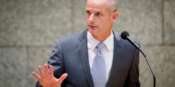 Presioni: Pse atdheu i dytë i Lulzim Bashës nuk e ka nisur ende vaksinimin?