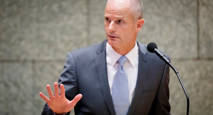 Presioni: Pse atdheu i dytë i Lulzim Bashës nuk e ka nisur ende vaksinimin?