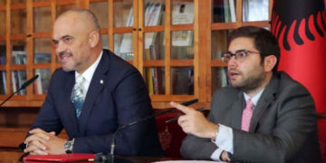 Endri Fuga i përgjigjet Bashës: Fli Lulzim, mos bëj politikë. MV, Mali Zi, Kosova s’kanë siguruar ende asgje, ndërsa Serbia e nisi me vetëm 5 mijë doza!