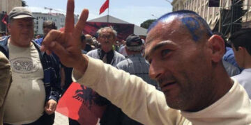 Betejë tjetër mes ujqërish, kujdes! Artan Hoxha ironizon Arjan Çanin: U mblodhën tek mejhana e një ‘gajdhuri’ grek… (Video)