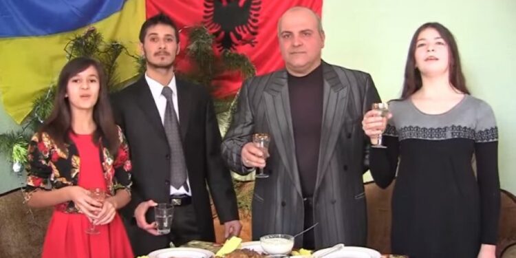 VIDEO/ Një urim i veçantë nga shqiptarët e Ukrainës