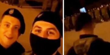 Veprimi i tyre tërboi grekët, nis hetimi për të rinjtë që vunë në rrjesht ushtarët grek (Video)