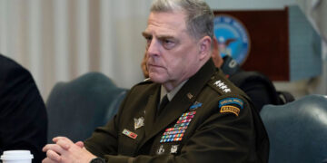 Udhëheqësit ushtarakë amerikanë paralajmërojnë trupat kundër dhunës politike