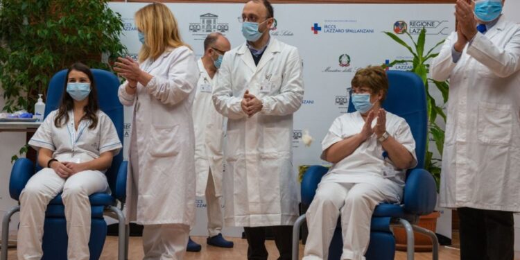 Vaksinim i ngadaltë në Itali e Greqi