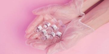 Naiviteti në prokurimin e vaksinës i kushton shtrenjtë Maqedonisë së Veriut