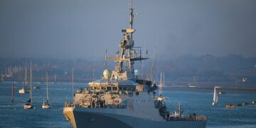 Hyrja në fuqi e Brexit, Mbretëria e Bashkuar ‘blindon’ kufirin detar me Francën, dërgon 4 anije luftarake