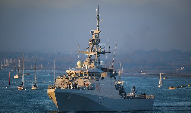 Hyrja në fuqi e Brexit, Mbretëria e Bashkuar ‘blindon’ kufirin detar me Francën, dërgon 4 anije luftarake