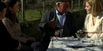 112 gra largohen nga LSI-ja në Berat, por Monika u rrëmben Xha Kamberin pa maskë nga Cakrani! Naço dhe Rehovica i përgjigjen Ilirit për “llumin”: Nuk presim agjë nga “ajka” e kombit (Video)
