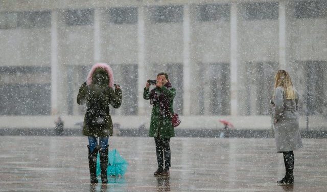 Temperaturat do të ulen deri në -8 gradë: Ja çfarë dite priten reshje bore në Tiranë!