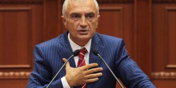 Vlonjatët i shkruajnë Metës!