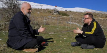 I ulur këmbëkryq, kryeministri Rama jep intervistën e veçantë dhe e thotë troç çfarë mendon për PD: Si ajo pjata bosh që nuk do të shfaqet kurrë në asnjë tavolinë