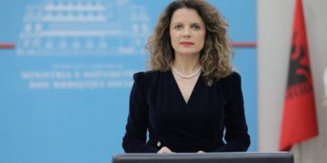 Qeveria kërcënon me izolim të ri, niveli i infeksionit 10 përqind më i ulët se muaji dhjetor