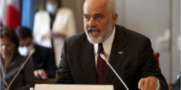 Kryeministri Rama jep mesazhin e fortë, publikon videon që nxjerr blof “çunat kuksianë me dy gishta të Londrës”: Ma kanë bërë copë “librin e shpis”
