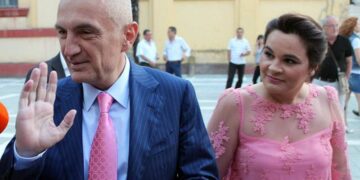 VIDEO/ “Unë i kam njohur nga afër para 12 vjetësh”! Shpërthen aktivistja e njohur dhe nuk lë gjë pa nxjerr për çiftin Meta-Kryemadhi: Ortakë në biznes…