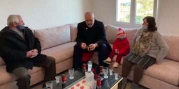 “Kush lehu, mendjen e vetë pëlqeu”! Rama i kërkoi këshilla, i moshuari surprizon kryeministrin me përgjigjen e tij: E ke edhe ti një faj!