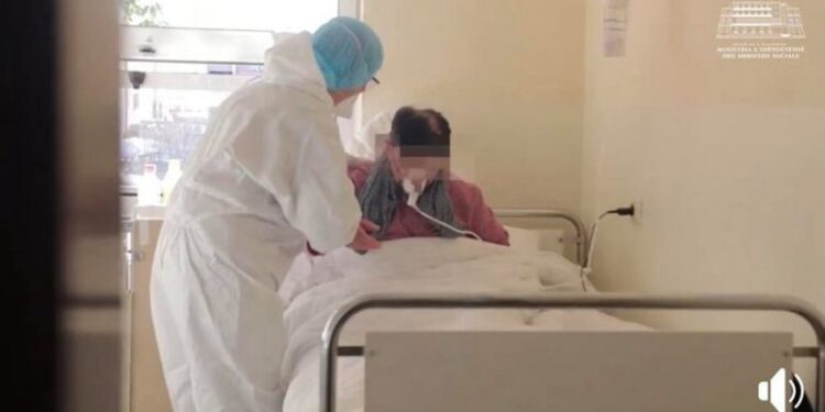 Regjistrohen 1,184 raste të reja me COVID në Shqipëri gjatë 24 orëve të fundit, ja qytetet ku koronavirusi po bën ‘namin’