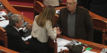 A është edhe kjo një arsye e moskandidimit të Berishës si deputet?! Spartak Braho plas “bombën”: Ka spiunuar në favor të Sigurimit të Shtetit, dosjen e tij e ka Ali Anadolli