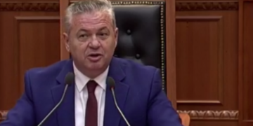 Murrizi zbardh prapaskenat e forta gjatë takimeve brenda selisë blu: Firmosën si skutha natën! Ja pse e vonoi firmën Nard Ndoka