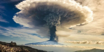 E frikshme! Vullkani Etna riaktivizohet sërish, regjistrohen disa shpërthime