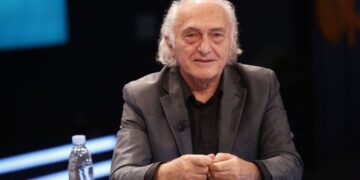 Fushata në kushte pandemie, Frrok Çupi: Politikanët nuk burgosen! Blejnë vila, shkollojnë fëmijët në botë dhe të hedhin ligjin turinjve