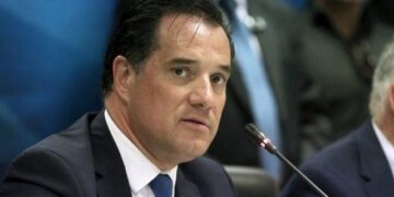 VIDEO/ Dikur bënte thirrje “dëboni shqiptarët”, tani i fton “hajde investoni”: Kthesa e fortë e ministrit bën jehonë në mediat greke