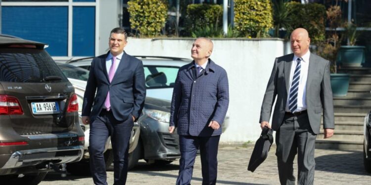 SPAK arenë “lufte” mes partive, 7 kryetarë dhe ish-kryetarë bashkish, ministra, ish-kryeministra dhe deputetë të kallëzuar, hapen dosjet