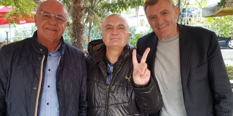 Agron Duka ‘përfshinë’ edhe të vëllanë në fushatë: Me 25 prill do bëjmë gol të gjithë bashkë…e sigurtë autogol!