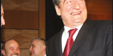 Pse qëllimi i Fatos Nanos ishte t’u jepte një goditje të fortë Berishës e Metës