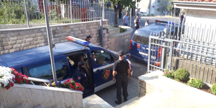 E BUJSHME! Politikanët as që i’u dridhet qerpiku për vjedhjet dhe korrupsioni! SPAK me “dorë të hekurt” ndaj kolegëve! Plasin a.rrestimet në Gjykatën e Krujës