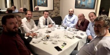 Entuziasmi qesharak dhe i pakuptimtë në Tiranë, për fitoren e Albin Kurtit