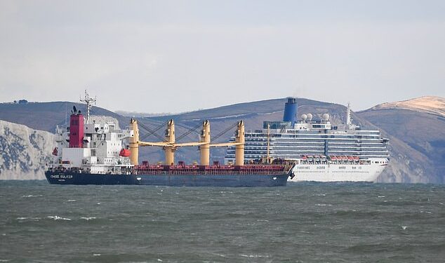 E vërteta e lajmit të portaleve shqiptare, për “rrëmbimin” e një anije në Britani nga 7 shqiptarë