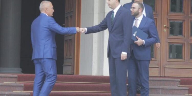 PRAPASKENAT/ PD me sytë nga Ilir Meta: Edhe nëse PS del forcë e parë më 25 prill, të drejtën për të formuar Qeverinë do e ketë Basha