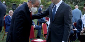 Imagjinoni ç’do ndodh me Partinë Demokratike pasi Sali Berisha “të shkoi te të shumtët”! Kreshnik Spahiu publikon foton që po shpërndahet me shpejtësi dhe lëshon paralajmërimin e fortë
