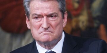 Zv.ministri i Shëndetësisë: Sa më shumë vaksina vijnë aq më shumë mërzitet PD! Si nuk thatë një fjalë të mirë more…?!