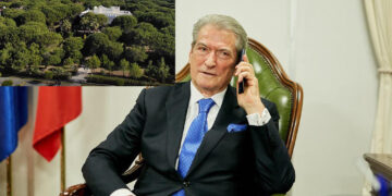 VIDEO/ Njësoj si Eskobari, shikoni vilën 2 milionë euro të Berishës në Gjirin e Lalzit e rrethuar mes pishave