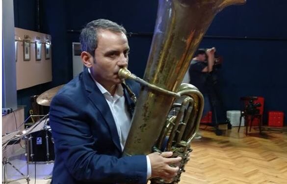 Enkel Demi revoltohet ndaj Ramës: Lexo dhe mos ri me banditë, po ta kishe nënën gjallë do vaksinoje Tinka Kurtin të parën? Po ta kishe babën a do e vaksinoje para Kadarenë?