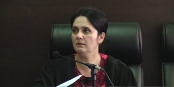 Enkeleida Hoxha, gjyqtarja pa shtëpi që jeton vetëm nga rroga (edhe i shoqi gjyqtar iu arrestua për korrupsion. 80 mijë euro për një vendim)