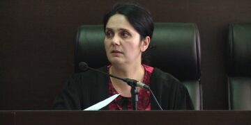 SPAK zbarkon në Gjykatën e Krujës, arrestohet gjyqtarja Enkelejda Hoxha e dhjetra zyrtarë