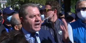 “21 janari”, Idrizi hakmerret ndaj Berishës e Bashës: Autorët dhe urdhëruesit duhet të ishin në burg! Viktimat i quan “mish për top”