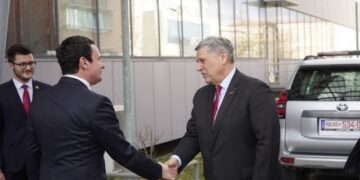 Ambasadori amerikan paralajmëron Hardinajn dhe Kurtin: Vizioni i Shteteve të Bashkuara për Ballkanin nuk është Shqipëria e Madhe