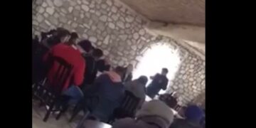 “Ftuesi” i Metës në Vranisht Micja, revoltohet me denoncuesin e takimit ilegale në një stallë të fshatit: Ngordhja jote morale dhe politike si edhe e llumit që pëfaqëson ti është e afërt!