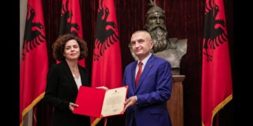 Gjyqtarja e arrestuar  “peshqesh” i KLD-së së Bujar Nishanit, Berishës dhe Ilir Metës! Si i shpëtoi Enkelejda Hoxha 3 herë shkarkimit dhe me ndihmën e bashkëshortes së Alibejajt