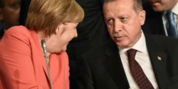 Takim “kokë më kokë”: Merkel dhe Erdogan për krizën në Mesdhe