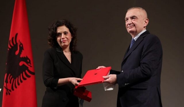 Gjobitet 50 milionë lekë drejtuesi i një shoqate që organizoi ceremoninë festive të dekorimit nga Ilir Meta