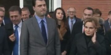 Hienat, orlat, korbat dhe sorrat të bashkuar për të mbajtur në krah “arkëmortin” e rëndë të humbjes!