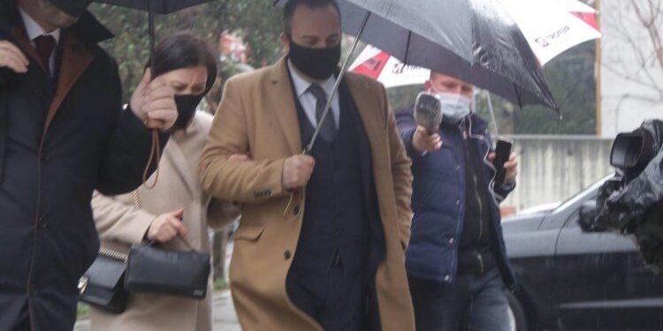 Sa “shumë viktima” ka bërë Rama! Edhe Edvini… Prifti, “viktimë” e Edvin Ramës: Jam i djathtë, demokrat, ndaj më arrestuan!