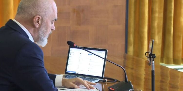 “Histori e hatashme keqbërjeje”, kryeministri Rama i publikon videon ‘bombë’ që në mëngjes Sali Berishës: Sa e madhe qenka kjo çorbë!